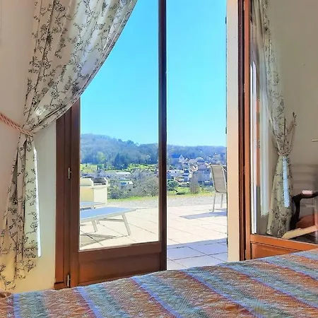 Iris, Les De Prázdninový dům